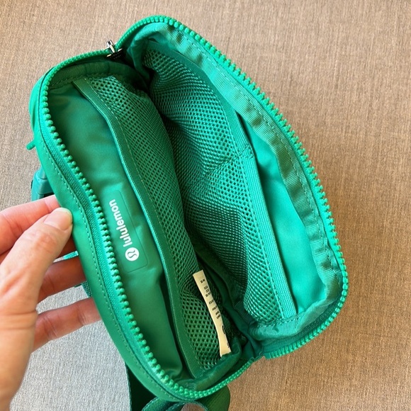 NWT 🍋 Emerald Ice Green LULULEMON ATHLETICA | Everywhere Belt Bag - Picture 11 of 11